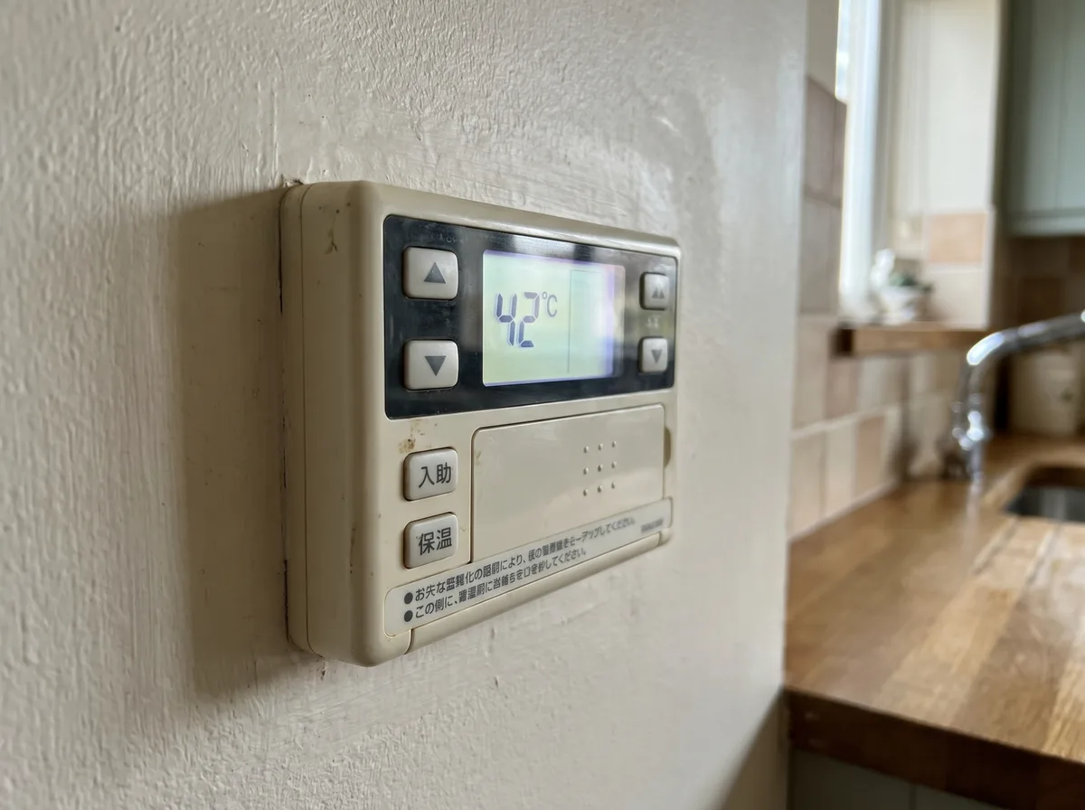 給湯器のエラーコードの意味と対処法｜よくある表示一覧